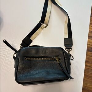 Universal Thread Crossbody Bag - Faux leather - Black, Like new